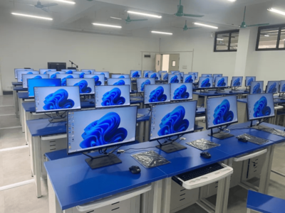 AOC一體機(jī)助力賀州學(xué)院搭建人工智能未來(lái)工廠!